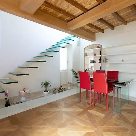 Central Trevi Luxury Penthouse Apartman *