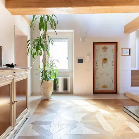 Central Trevi Luxury Penthouse