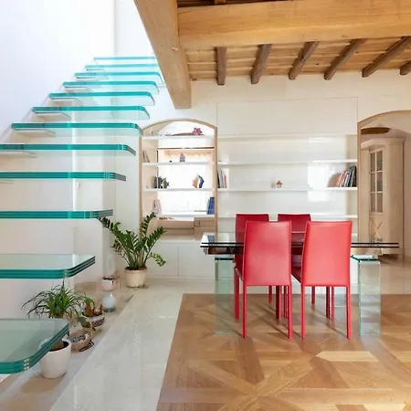 Central Trevi Luxury Penthouse 아파트 *