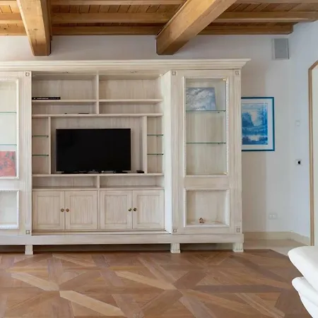 Central Trevi Luxury Penthouse 아파트 *